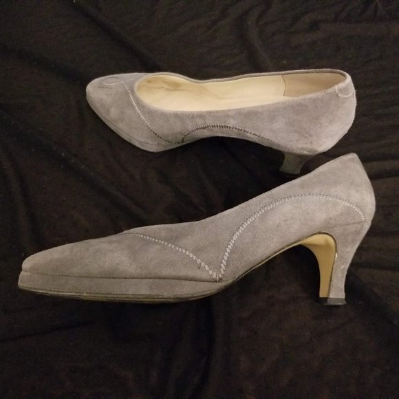 GIFT WITH PURCHASE Vintage grey suede pumps, size 7M - Picture 3 of 3